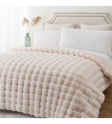 Luxury PomPom Bubble Snuggle No Shedding Poly Super Soft Faux Rabbit Fur Bubble Faux Fur Fabric Large Double Sides Minky Blanket